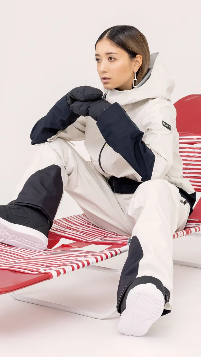 SNOW ANGEL 24-25は本日発売✨
表紙はみちょぱこと池田美優さん🏂

4年連続でカバーを飾っていただくみちょぱさん❤️　
巻頭グラビアでは大人カッコいいウエアスタイルを着こなしてくれています。
その撮影の模様を映像でお届け🎁

いよいよ寒くなってきて待ちに待ったシーズン到来！
ゲレンデに行く前にSNOW ANGELで最新のファッションやギア、ゲレンデ情報をチェックしてみてください🤍

🎬 @misaki_kosei_0728 

#SNOWANGEL #snowangelmag #スノーエンジェル #雪山遊び #スノエン #スノーボード #スノボ #スノボ女子 #スノボ旅  #みちょぱ #池田美優